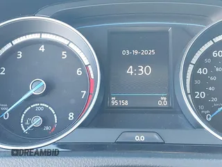 2017 Volkswagen Golf z VIN WVWVF7AU5HW015469, wystawiony jako IAAI lot #42033688 z przebiegiem 95 158 mil mil oraz . Historia ofert i sprzedaży dostępna na DreamBid. Obrazek 15.