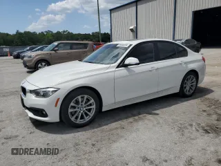 2018 BMW 3 Series 320i xDrive z VIN WBA8A3C51JA494452, wystawiony jako Copart lot #55569235 z przebiegiem 37 947 mil mil oraz Szkoda całkowita • Salvage title. Historia ofert i sprzedaży dostępna na DreamBid. Obrazek 1.