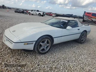1990 Chevrolet Corvette z VIN 1G1YY3384L5108491, wystawiony jako Copart lot #80079124 z przebiegiem 133 543 mil mil oraz Czysty tytuł • Clean title. Historia ofert i sprzedaży dostępna na DreamBid. Obrazek 1.