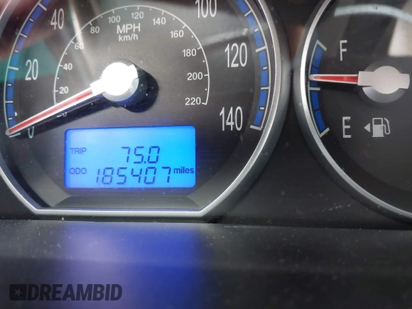 2007 Hyundai Santa Fe SE z VIN 5NMSH73E87H051418, wystawiony jako IAAI lot #41606640 z przebiegiem 185 407 mil mil oraz . Historia ofert i sprzedaży dostępna na DreamBid. Obrazek 16.