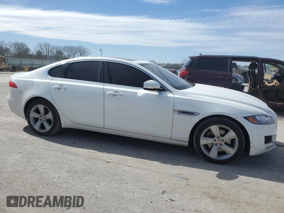 2018 Jaguar XF 25t with VIN SAJBS4FX4JCY69958, listed as a Copart auction lot 46852785 with 88,864 mi miles and Salvage Title. Bid and sale history available at carsss.com. Image 4.