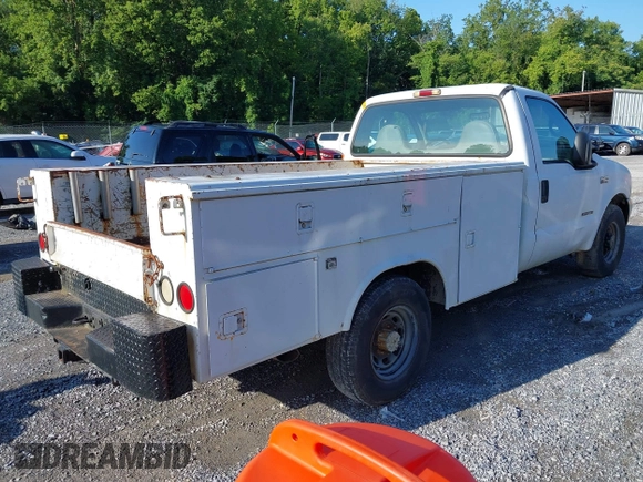 2000 Ford F-350 XL with VIN 1FDSF34F0YEA63553, listed as a IAAI auction lot 42698138 with 329,643 mi miles and . Bid and sale history available at DreamBid. Image 4.