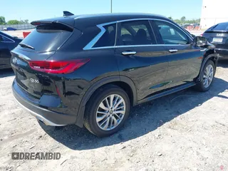 2023 Infiniti QX50 Luxe z VIN 3PCAJ5BA7PF116022, wystawiony jako IAAI lot #42321592 z przebiegiem 18 758 mil mil oraz . Historia ofert i sprzedaży dostępna na DreamBid. Obrazek 4.