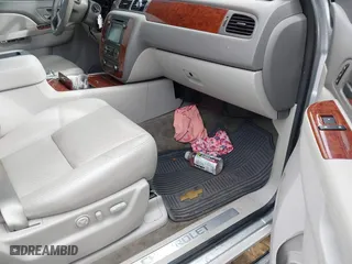 2013 Chevrolet Avalanche LTZ with VIN 3GNTKGE73DG306592, listed as a IAAI auction lot 41695072 with 243,700 mi miles. Bid and sale history available at carsss.com. Image 5.