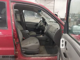 2006 Ford Escape XLT with VIN 1FMYU93176KD47219, listed as a IAAI auction lot 41785112 with 247,175 mi miles. Bid and sale history available at carsss.com. Image 5.
