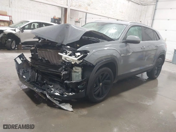 2022 Volkswagen Atlas Cross Sport 3.6L V6 SE w/Technology with VIN 1V2HE2CA9NC224490, listed as a IAAI auction lot 41573229 with 7,621 mi miles. Bid and sale history available at carsss.com. Image 2.