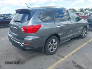 2018 Nissan Pathfinder S z VIN 5N1DR2MM9JC614833, wystawiony jako IAAI lot #42166948 z przebiegiem 157 647 mil mil oraz . Historia ofert i sprzedaży dostępna na DreamBid. Obrazek 4.