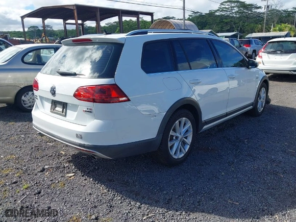 2017 Volkswagen Golf Alltrack S with VIN 3VWH17AU0HM525270, listed as a IAAI auction lot 40931148 with 1 mi miles. Bid and sale history available at carsss.com. Image 4.