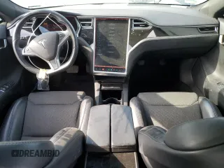 2018 Tesla Model S 75D with VIN 5YJSA1E27JF240011, listed as a Copart auction lot 62922164 with 92,147 mi miles and Salvage title. Bid and sale history available at DreamBid. Image 8.