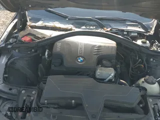 2013 BMW 3 Series 328i xDrive с VIN WBA3B5G59DNS01519, выставлен на аукционе IAAI как лот 42645002 с пробегом 98 715 миль миль и . История ставок и продаж доступна на DreamBid. Изображение 19.