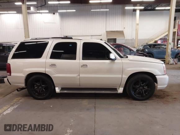 2003 Cadillac Escalade z VIN 1GYEK63N53R162632, wystawiony jako IAAI lot #41542627 z przebiegiem 147 577 mil mil oraz . Historia ofert i sprzedaży dostępna na DreamBid. Obrazek 13.
