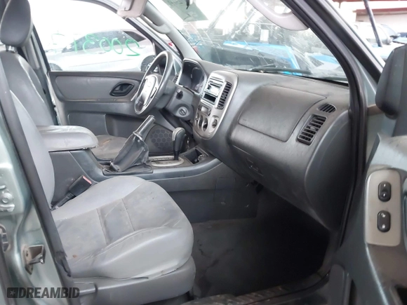2007 Ford Escape XLT with VIN 1FMYU03107KA93270, listed as a IAAI auction lot 41723011 with 1 mi miles. Bid and sale history available at carsss.com. Image 5.