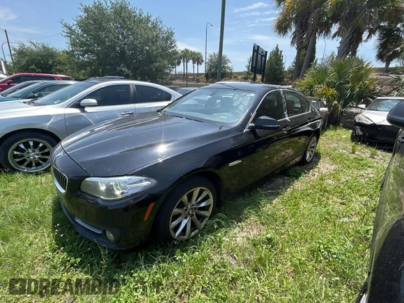 2015 BMW 5 Series 528i z VIN WBA5A5C54FD523446, wystawiony jako Copart lot #58411705 z przebiegiem 165 596 mil mil oraz Czysty tytuł • Clean title. Historia ofert i sprzedaży dostępna na DreamBid. Obrazek 2.