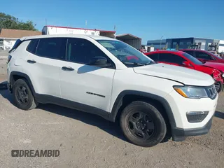 2020 Jeep Compass Sport z VIN 3C4NJCAB9LT134159, wystawiony jako IAAI lot #42590521 z przebiegiem 57 507 mil mil oraz . Historia ofert i sprzedaży dostępna na DreamBid. Obrazek 1.