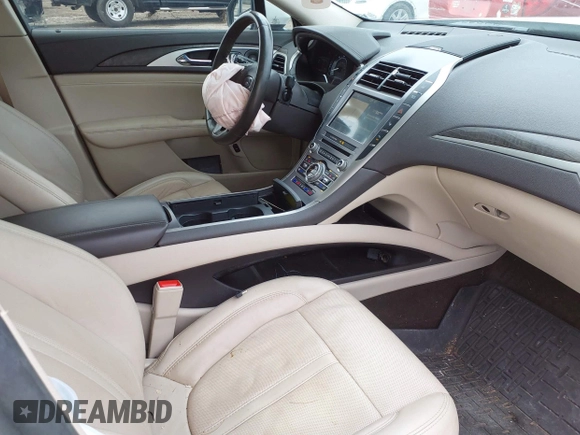 2019 Lincoln MKZ Hybrid Reserve II z VIN 3LN6L5MU1KR631351, wystawiony jako IAAI lot #41522333 z przebiegiem 82 839 mil mil oraz . Historia ofert i sprzedaży dostępna na DreamBid. Obrazek 5.