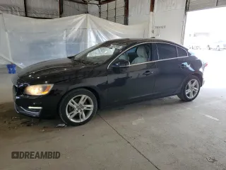 2015 Volvo S60 T5 Drive-E Premier z VIN YV140MFB1F1317431, wystawiony jako Copart lot #56203985 z przebiegiem 166 350 mil mil oraz Szkoda całkowita • Salvage title. Historia ofert i sprzedaży dostępna na DreamBid. Obrazek 1.