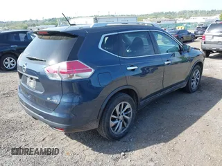 2015 Nissan Rogue SL z VIN 5N1AT2MVXFC797938, wystawiony jako IAAI lot #42129111 z przebiegiem 133 898 mil mil oraz . Historia ofert i sprzedaży dostępna na DreamBid. Obrazek 4.