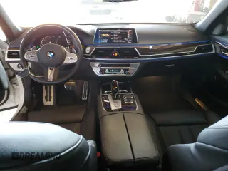2020 BMW 7 Series 740i with VIN WBA7T2C09LGL18088, listed as a Copart auction lot 39695183 with 27,240 mi miles. Bid and sale history available at carsss.com. Image 8.