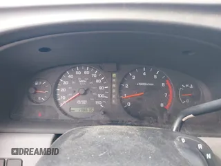 2000 Nissan Frontier XE z VIN 1N6DD26S1YC353901, wystawiony jako IAAI lot #42419373 z przebiegiem 138 676 mil mil oraz . Historia ofert i sprzedaży dostępna na DreamBid. Obrazek 7.