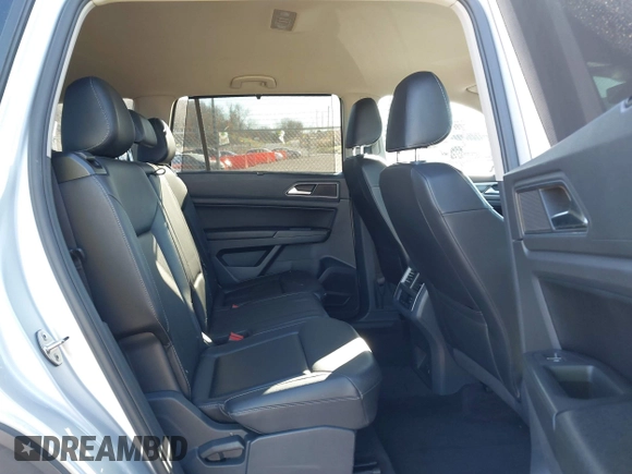 2018 Volkswagen Atlas SE with VIN 1V2DR2CA5JC533628, listed as a IAAI auction lot 40849747 with 109,838 mi miles and . Bid and sale history available at DreamBid. Image 8.