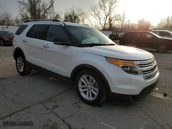 2013 Ford Explorer XLT with VIN 1FM5K8D80DGA44555, listed as a Copart auction lot 43038915 with 184,468 mi miles and Salvage Title. Bid and sale history available at carsss.com. Image 4.