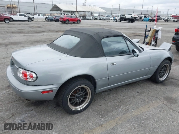 1992 Mazda MX-5 Miata z VIN JM1NA3514N0314487, wystawiony jako IAAI lot #42036631 z przebiegiem 125 882 mil mil oraz . Historia ofert i sprzedaży dostępna na DreamBid. Obrazek 4.