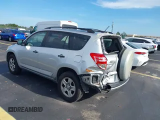 2010 Toyota RAV4 с VIN JTMKF4DV2A5028343, выставлен на аукционе IAAI как лот 42700055 с пробегом 146 553 миль миль и . История ставок и продаж доступна на DreamBid. Изображение 3.