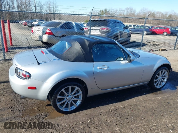 2007 Mazda MX-5 Miata Sport z VIN JM1NC25F170135777, wystawiony jako IAAI lot #41746586 z przebiegiem 107 302 mil mil oraz . Historia ofert i sprzedaży dostępna na DreamBid. Obrazek 13.