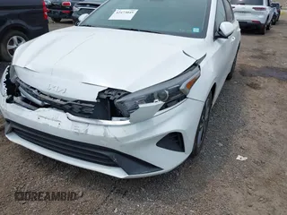 2024 Kia Forte LXS z VIN 3KPF24AD8RE742602, wystawiony jako IAAI lot #42473045 z przebiegiem 8 775 mil mil oraz . Historia ofert i sprzedaży dostępna na DreamBid. Obrazek 6.