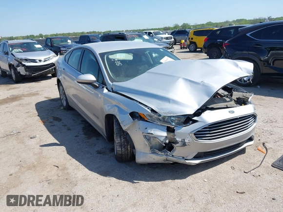 2019 Ford Fusion SE with VIN 3FA6P0LU1KR222141, listed as a IAAI auction lot 42000677 with 122,898 mi miles and . Bid and sale history available at carsss.com. Image 1.