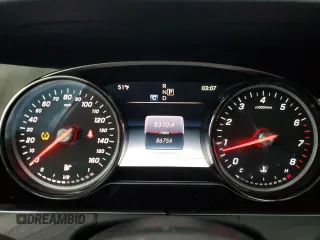 2017 Mercedes-Benz E 300 Luxury z VIN WDDZF4KB8HA100029, wystawiony jako Copart lot #58016845 z przebiegiem 86 756 mil mil oraz Szkoda całkowita • Salvage title. Historia ofert i sprzedaży dostępna na DreamBid. Obrazek 9.