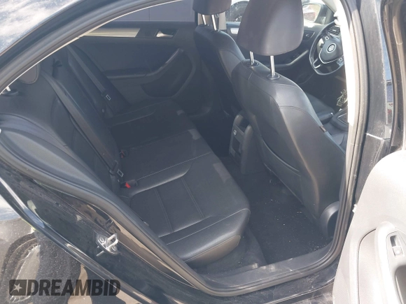 2015 Volkswagen Jetta SE z VIN 3VWD17AJ4FM235602, wystawiony jako IAAI lot #42073616 z przebiegiem 183 291 mil mil oraz . Historia ofert i sprzedaży dostępna na DreamBid. Obrazek 8.