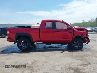 2017 Toyota Tundra SR z VIN 5TFUY5F10HX677527, wystawiony jako IAAI lot #42157357 z przebiegiem 43 111 mil mil oraz . Historia ofert i sprzedaży dostępna na DreamBid. Obrazek 13.