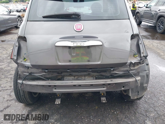 2017 FIAT 500e z VIN 3C3CFFGE5HT697541, wystawiony jako IAAI lot #42139647 z przebiegiem 61 623 mil mil oraz . Historia ofert i sprzedaży dostępna na DreamBid. Obrazek 6.
