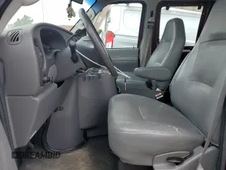 2005 Ford Econoline Passenger XL z VIN 1FMRE11W15HB11789, wystawiony jako Copart lot #64285275 z przebiegiem 148 953 mil mil oraz Czysty tytuł • Clean title. Historia ofert i sprzedaży dostępna na DreamBid. Obrazek 7.