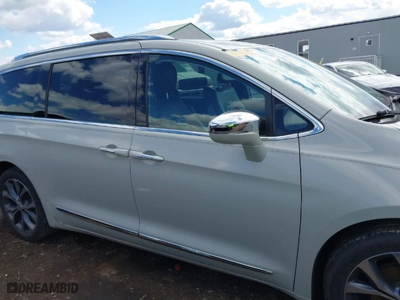 2017 Chrysler Pacifica Limited with VIN 2C4RC1GG6HR768882, listed as a IAAI auction lot 41889479 with 126,874 mi miles. Bid and sale history available at carsss.com. Image 13.