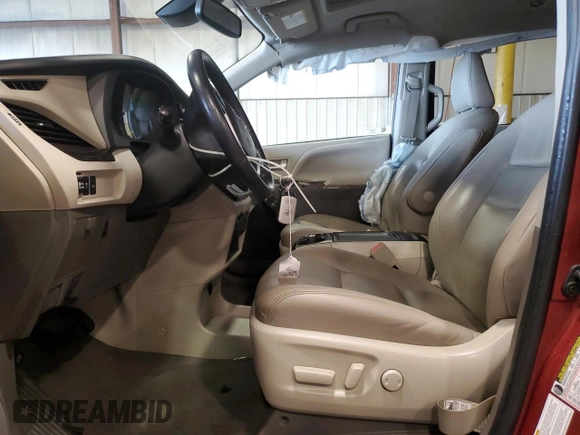 2020 Toyota Sienna XLE with VIN 5TDDZ3DC8LS236152, listed as a Copart auction lot 62681965 with 99,671 mi miles and Salvage title. Bid and sale history available at DreamBid. Image 7.