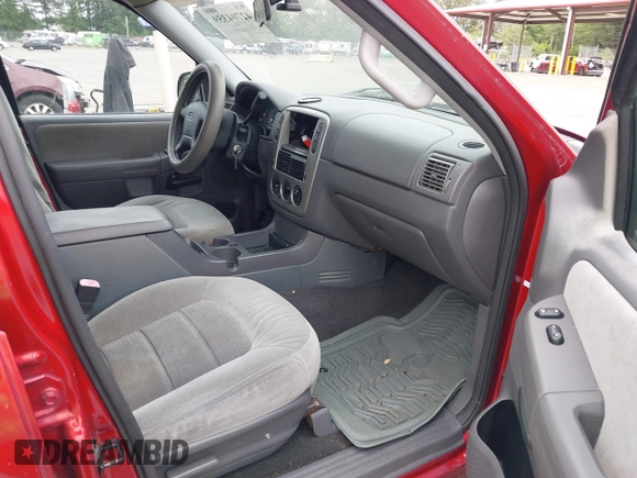 2005 Ford Explorer XLT with VIN 1FMZU73K55UC05164, listed as a IAAI auction lot 42704359 with 201,577 mi miles and . Bid and sale history available at DreamBid. Image 5.