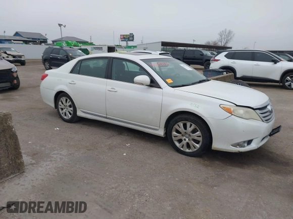 2012 Toyota Avalon z VIN 4T1BK3DB5CU453278, wystawiony jako IAAI lot #41537734 z przebiegiem 183 492 mil mil oraz . Historia ofert i sprzedaży dostępna na DreamBid. Obrazek 13.