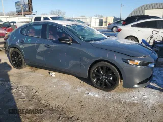 2022 Mazda 3 Carbon Edition z VIN 3MZBPACL5NM312817, wystawiony jako Copart lot #45314185 z przebiegiem 37 279 mil mil oraz Szkoda całkowita • Salvage title. Historia ofert i sprzedaży dostępna na DreamBid. Obrazek 4.