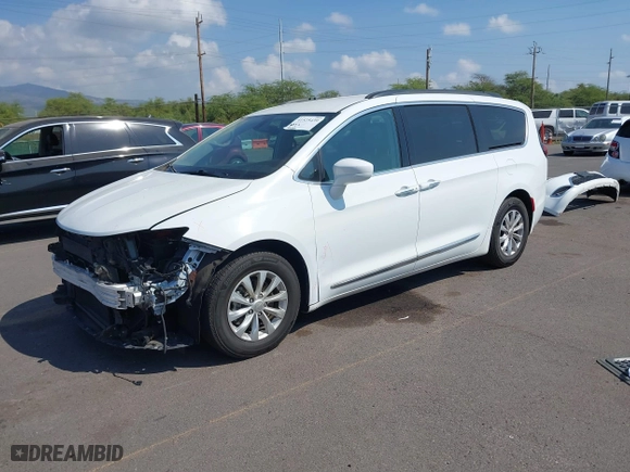 2017 Chrysler Pacifica Touring-L with VIN 2C4RC1BG0HR702710, listed as a IAAI auction lot 41525439 with 71,610 mi miles. Bid and sale history available at carsss.com. Image 18.