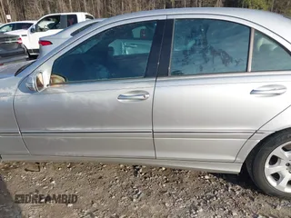 2005 Mercedes-Benz C 320 с VIN WDBRF64JX5F565631, выставлен на аукционе IAAI как лот 41416724 с пробегом 154 981 миль миль и . История ставок и продаж доступна на DreamBid. Изображение 15.