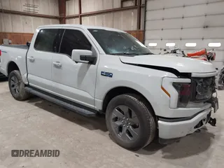 2024 Ford F-150 Lightning Lariat с VIN 1FT6W5L72RWG24374, выставлен на аукционе IAAI как лот 42296397 с пробегом Не указан миль и . История ставок и продаж доступна на DreamBid. Изображение 1.