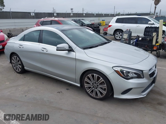 2018 Mercedes-Benz CLA 250 z VIN WDDSJ4EBXJN593951, wystawiony jako IAAI lot #42465181 z przebiegiem 76 114 mil mil oraz . Historia ofert i sprzedaży dostępna na DreamBid. Obrazek 1.