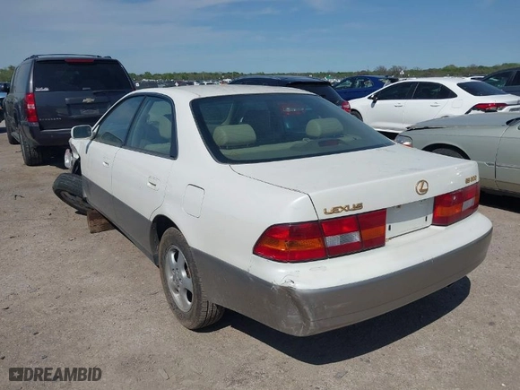 1997 Lexus ES 300 Luxury Sport Sdn with VIN JT8BF22G6V0014374, listed as a IAAI auction lot 41902456 with 118,964 mi miles. Bid and sale history available at carsss.com. Image 3.