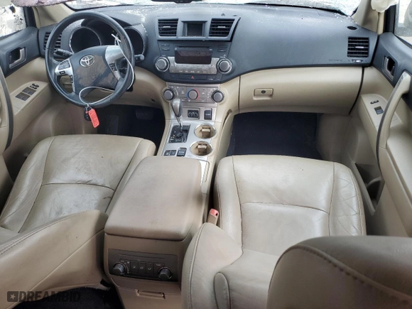 2011 Toyota Highlander with VIN 5TDBK3EHXBS082452, listed as a Copart auction lot 44063115 with 221,062 mi miles and Salvage Title. Bid and sale history available at carsss.com. Image 8.