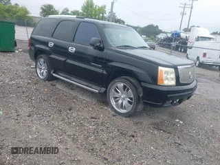 2003 Cadillac Escalade z VIN 1GYEK63N13R140496, wystawiony jako IAAI lot #42366303 z przebiegiem 90 940 mil mil oraz . Historia ofert i sprzedaży dostępna na DreamBid. Obrazek 1.