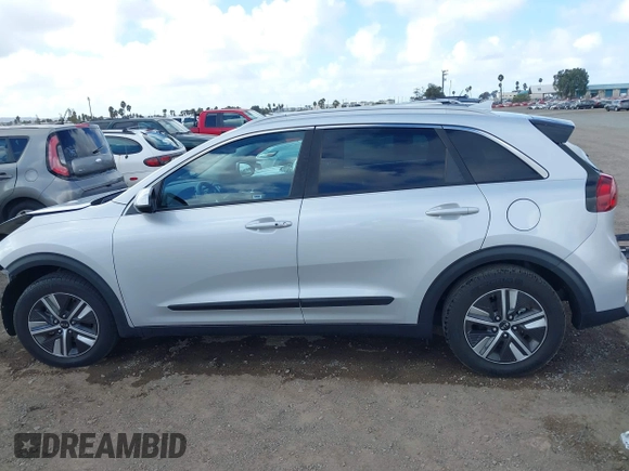 2021 Kia Niro LX with VIN KNDCB3LC2M5472028, listed as a IAAI auction lot 40884859 with 19,985 mi miles. Bid and sale history available at carsss.com. Image 15.