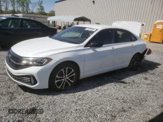 2023 Volkswagen Jetta Sport z VIN 3VWBM7BU7PM025116, wystawiony jako Copart lot #51379285 z przebiegiem 10 690 mil mil oraz Szkoda całkowita • Salvage title. Historia ofert i sprzedaży dostępna na DreamBid. Obrazek 1.