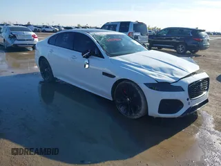 2024 Jaguar XF R-Dynamic SE z VIN SAJBL4GX6RCY95873, wystawiony jako IAAI lot #41059878 z przebiegiem 7 956 mil mil oraz . Historia ofert i sprzedaży dostępna na DreamBid. Obrazek 1.
